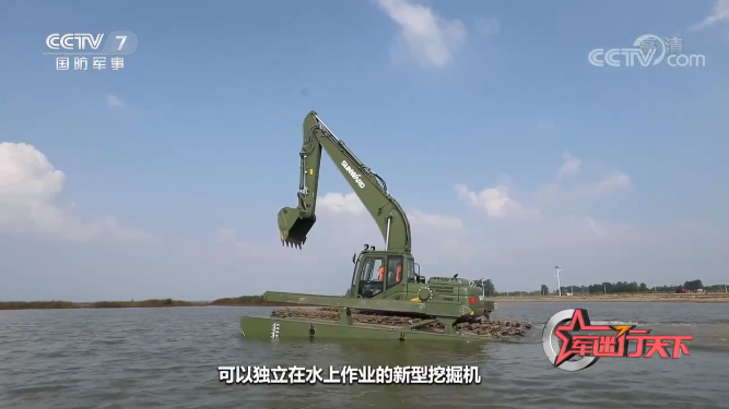 水陆两用挖掘机亮相央视！9001cc金沙以诚为本智能应急接济“虎将”出战