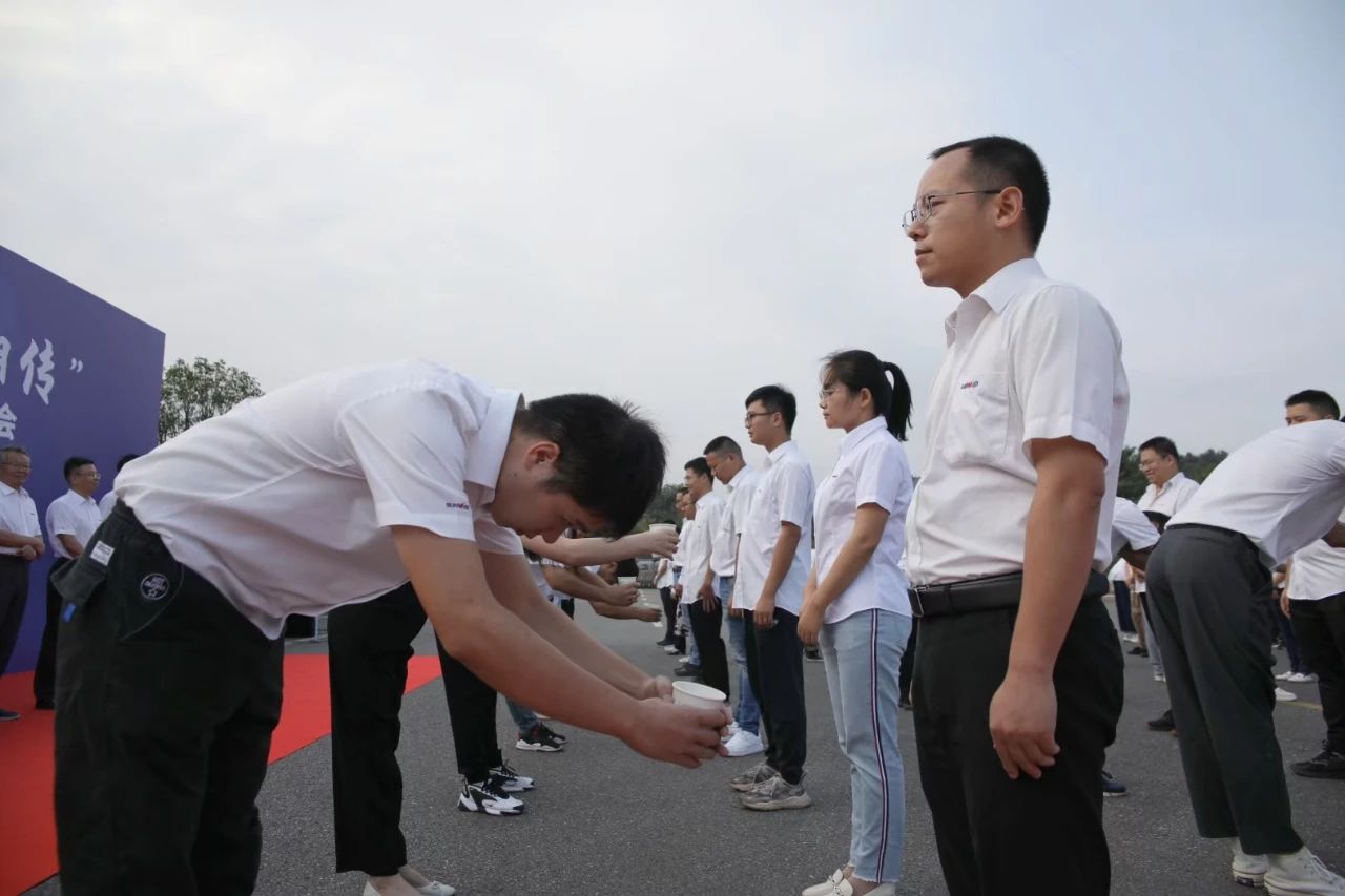 百人齐聚拜师恩 | 9001cc金沙以诚为本智能“传助带”人才造就模式为公司发展积储力量