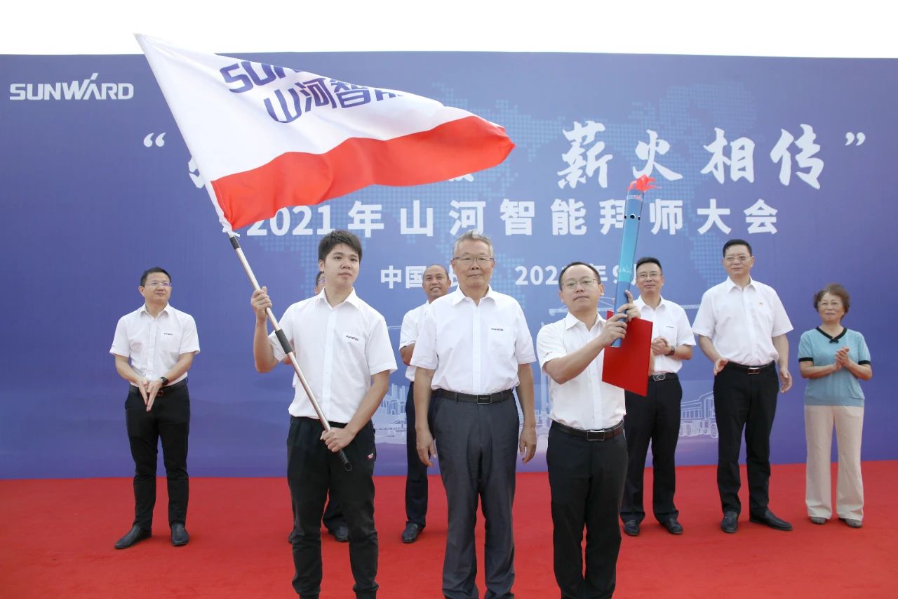 百人齐聚拜师恩 | 9001cc金沙以诚为本智能“传助带”人才造就模式为公司发展积储力量