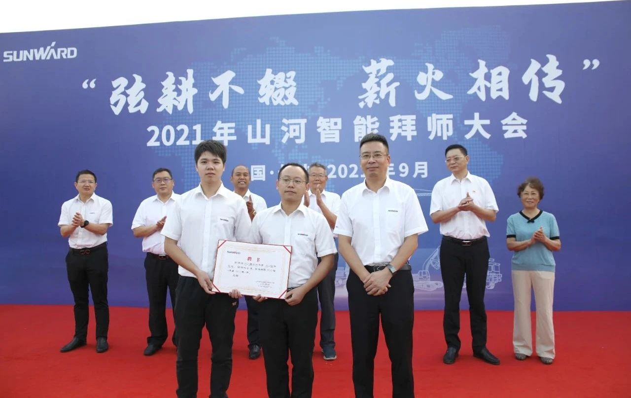 百人齐聚拜师恩 | 9001cc金沙以诚为本智能“传助带”人才造就模式为公司发展积储力量