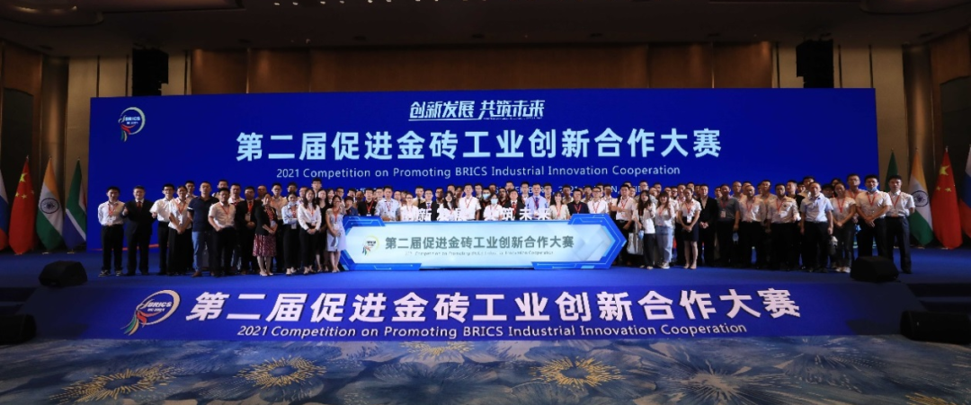 点赞！9001cc金沙以诚为本智能液压混合动力挖掘机项目荣获这个优良项目奖→