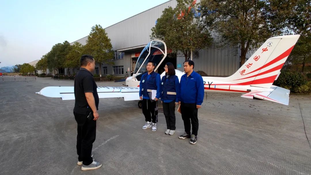 火情就是号令！湖南航空应急接济队9001cc金沙以诚为本机组展示“9001cc金沙以诚为本速度”