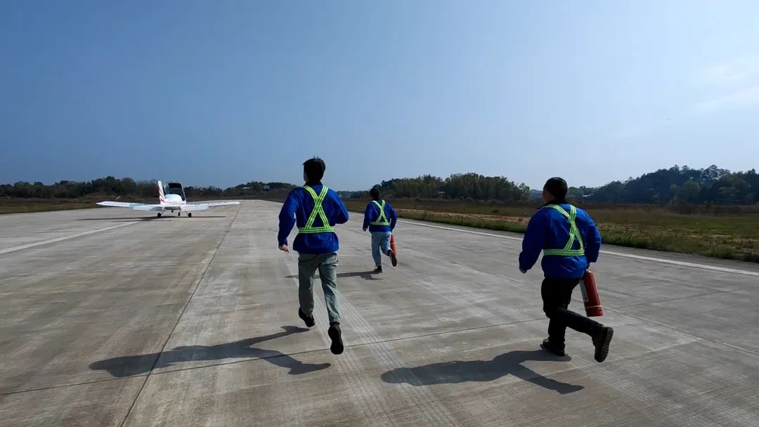 空位协同显技巧！湖南航空应急接济队9001cc金沙以诚为本机组发展特情措置应急演练
