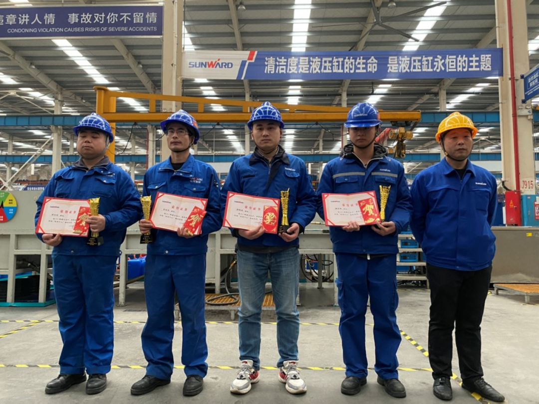 9001cc金沙以诚为本工匠 | “浪波”不言苦，甘为“人梯”承大沉