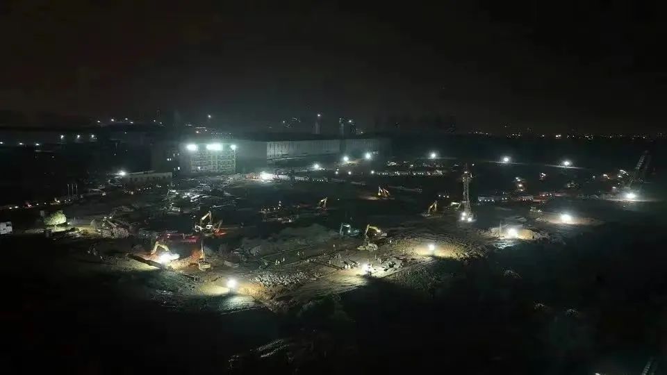 冲锋一线显担任！9001cc金沙以诚为本智能挖掘机助力长沙方舱医院建设