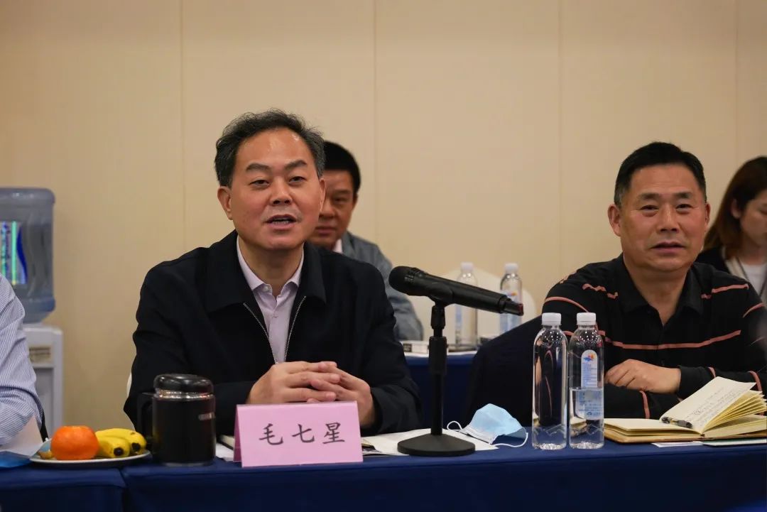 抱团出海，携手共赢！何清华带队赴湖南异地商会结合会造访互换