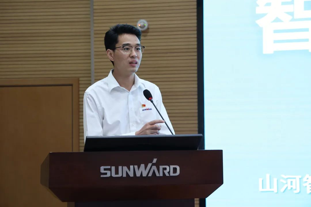 创新引领，智造将来！“2022院士专家长沙杏妆高端设备高质量发展钻研会隆沉进行
