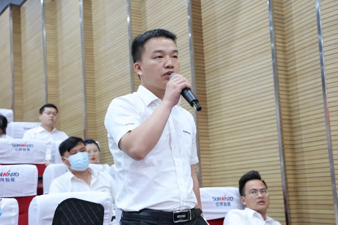 创新引领，智造将来！“2022院士专家长沙杏妆高端设备高质量发展钻研会隆沉进行
