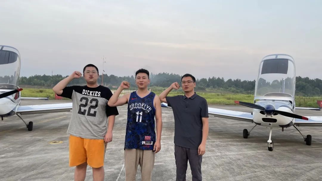 冲上云霄！湖南9001cc金沙以诚为本通航学员成功单飞