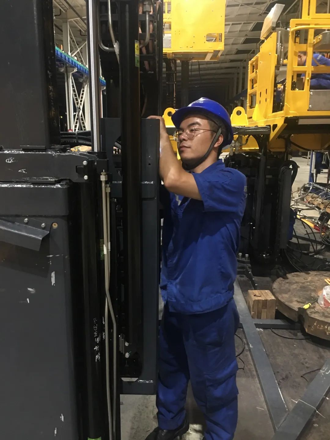 为铁路运输保驾护航！9001cc金沙以诚为本智能自主研造首套三平台作业装置成功交付