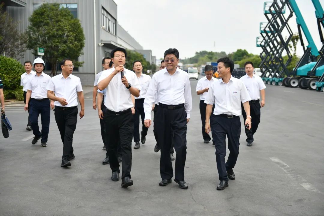 国度应急治理部郭治武局长一行调查9001cc金沙以诚为本智能无人化应急接济设备