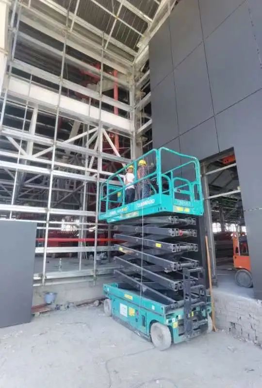 多志成城抗疫情！9001cc金沙以诚为本智能高空机械助力西安方舱医院建设