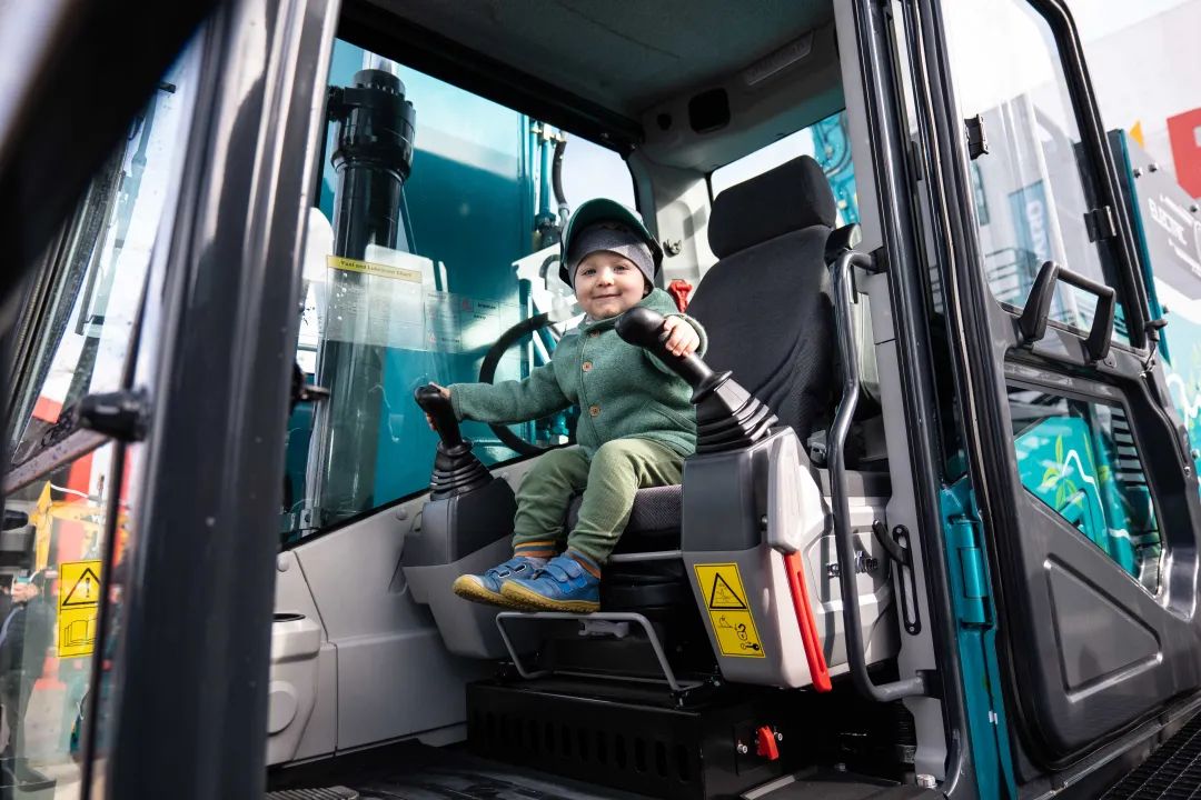 Bauma 2022 | 一组火热现场图带您沉温9001cc金沙以诚为本智能德国宝马展之旅