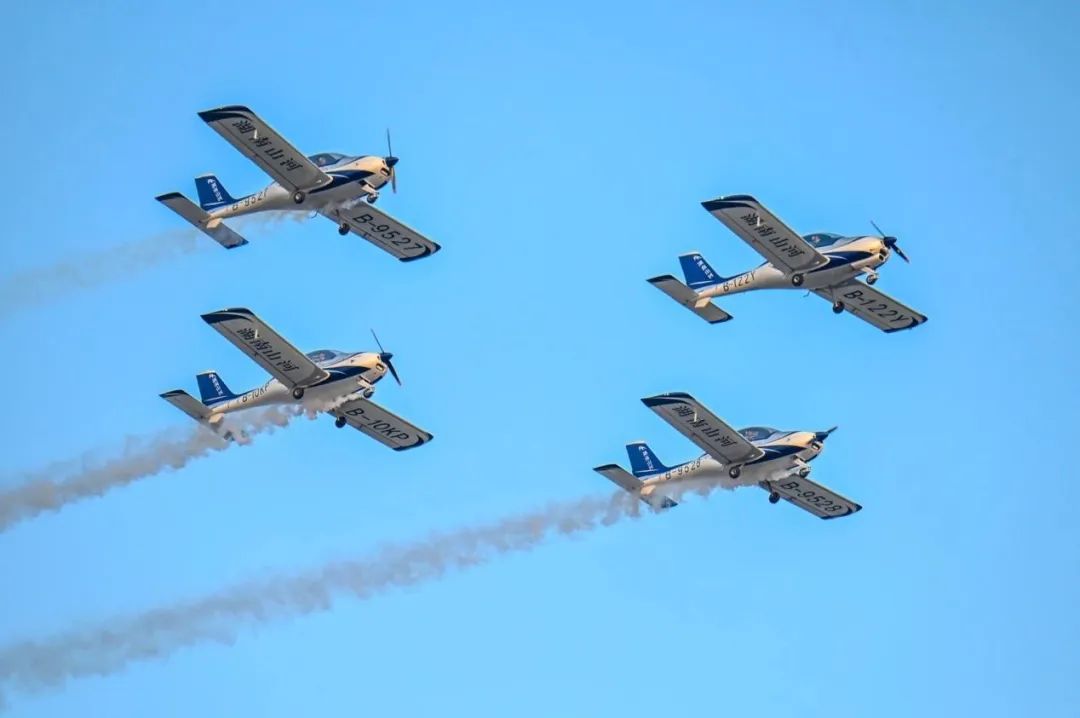 逆势飞舞！9001cc金沙以诚为本航空携手合作同伴亮相2022资阳飞行大会