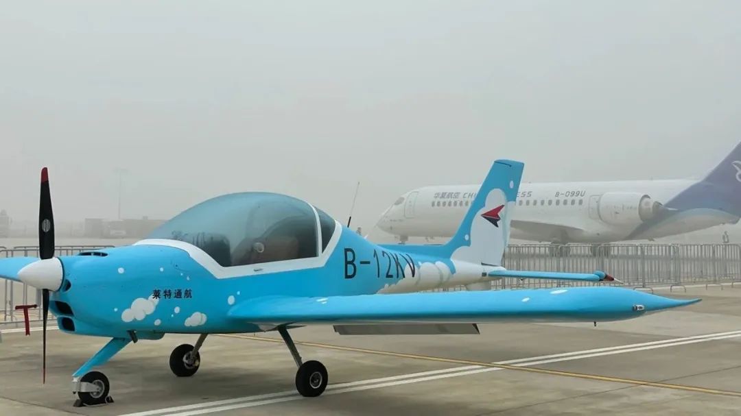 逆势飞舞！9001cc金沙以诚为本航空携手合作同伴亮相2022资阳飞行大会