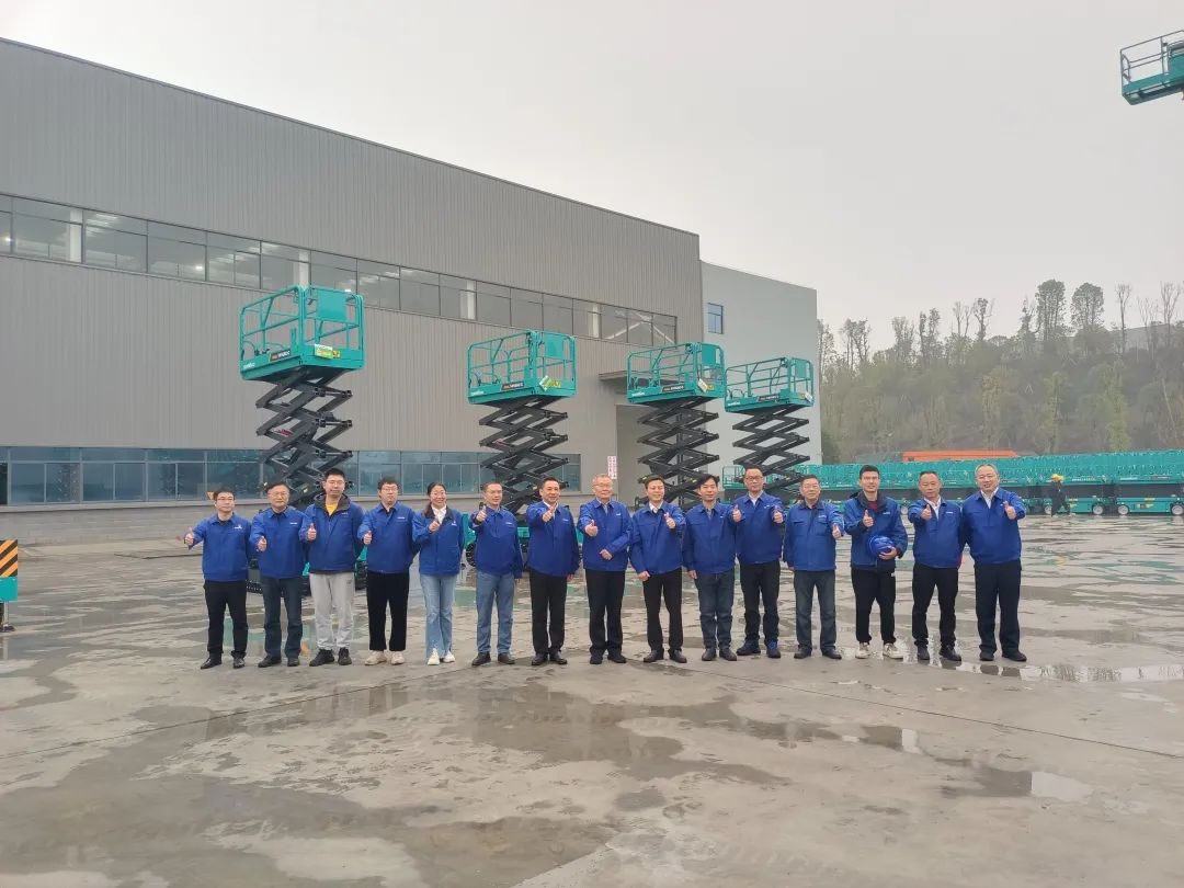 出厂即“前途”！9001cc金沙以诚为本智能首款履带剪叉式高空作业平台批量上市