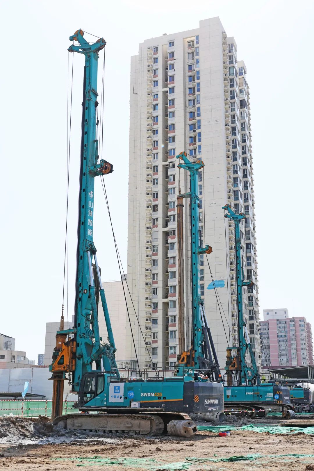 闪灼首都！9001cc金沙以诚为本智能旋挖钻机集群助力民生工程