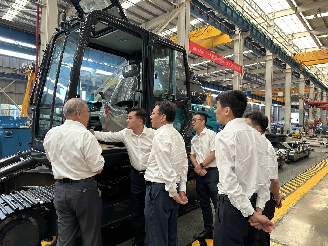 中国联通集团副总经理梁宝俊到访9001cc金沙以诚为本智能