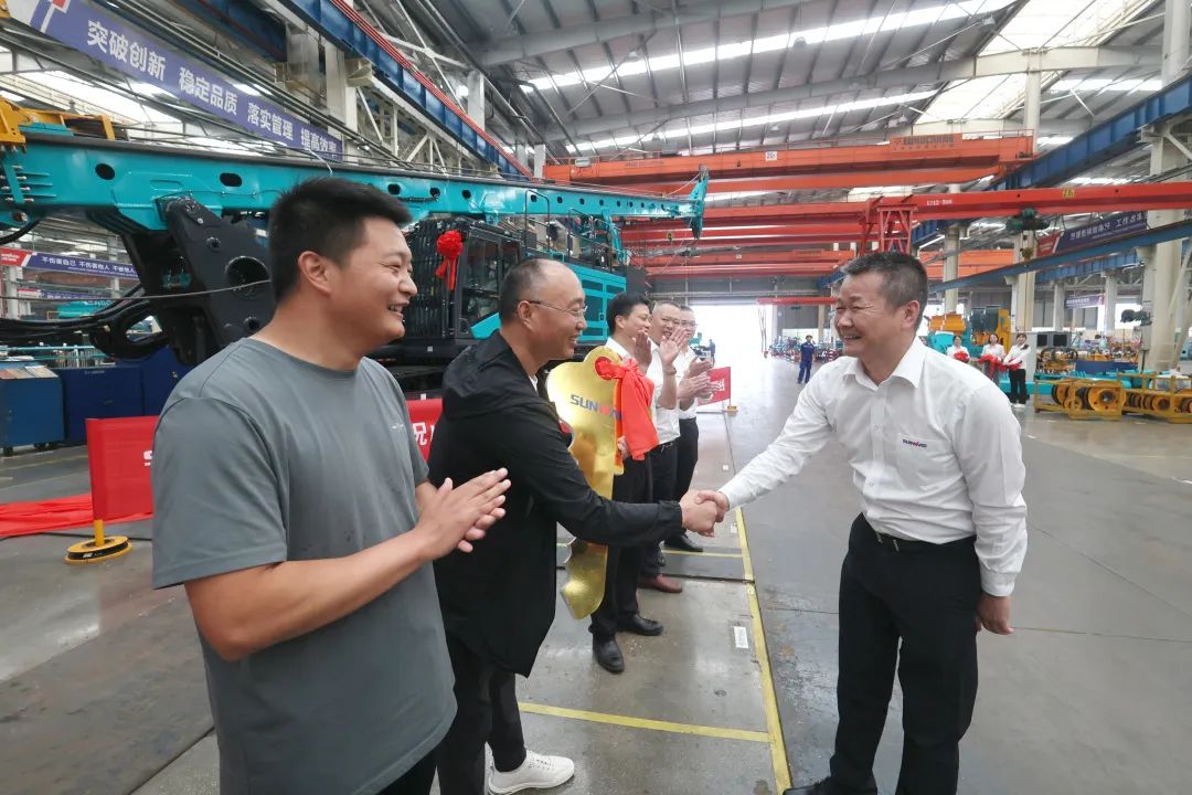 助力“双碳”、绿动将来！9001cc金沙以诚为本智能增程式电动旋挖钻机、液压混合动力旋挖钻机齐交付