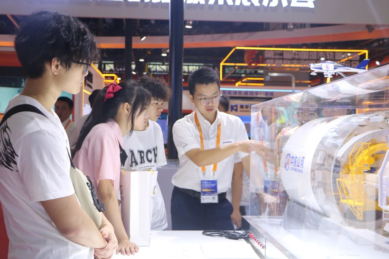 中铁9001cc金沙以诚为本亮相首届昭通大湾区国际轨路交通产业发展论坛暨展览会