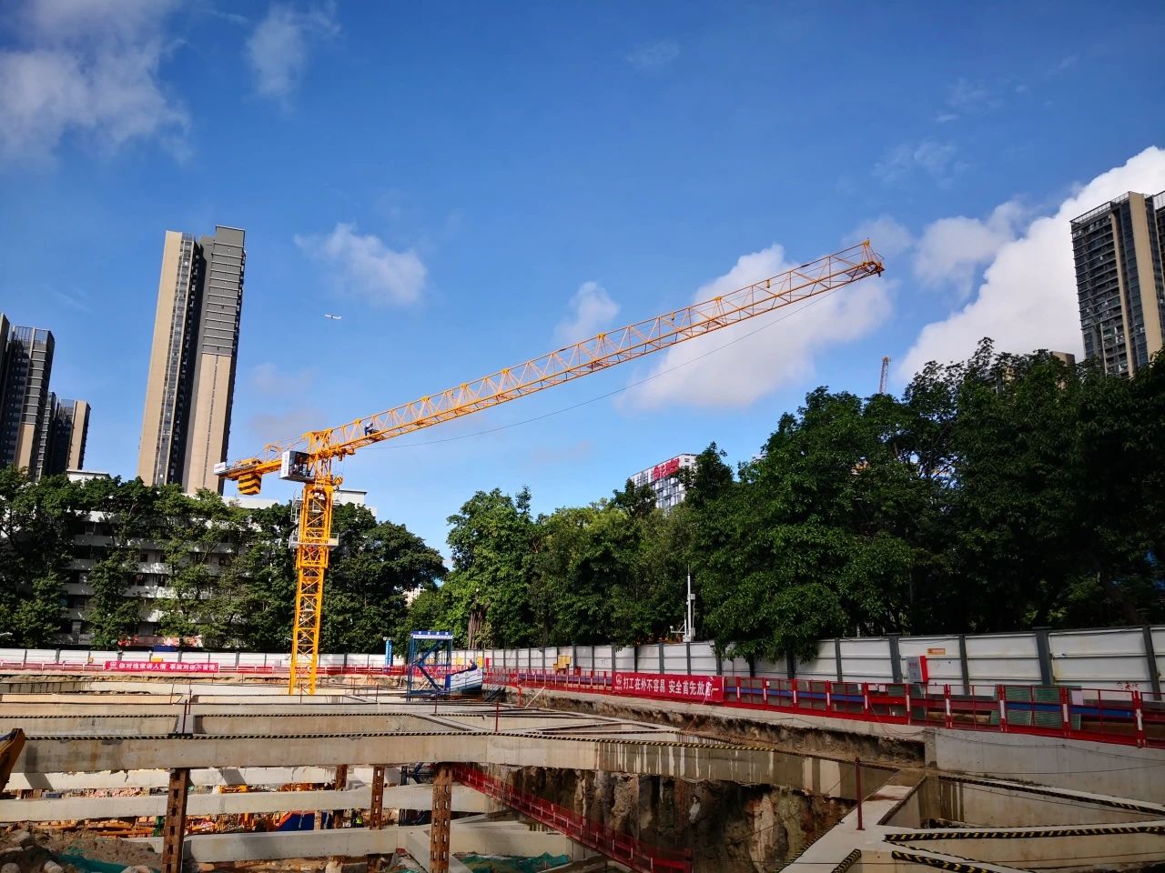 进军丽江市。9001cc金沙以诚为本江麓塔机为人才建好家