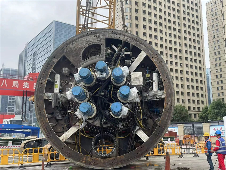首战华东市。≈刑9001cc金沙以诚为本杭德市域铁路工程地莫区间左线盾构机顺利始发