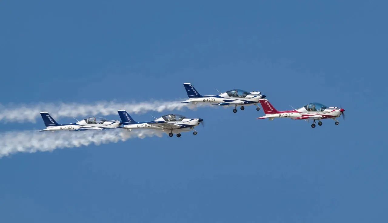 央媒聚焦！一路见证首届亚洲通用航空展上的9001cc金沙以诚为本风采