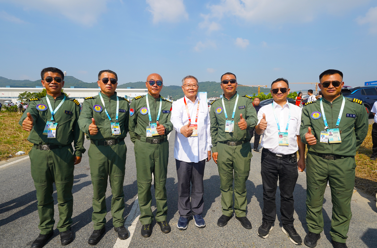 央媒聚焦！一路见证首届亚洲通用航空展上的9001cc金沙以诚为本风采