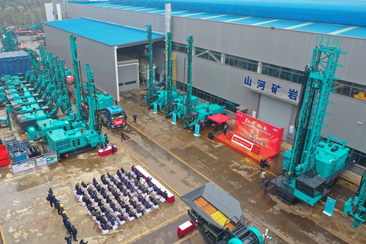 启新程，向将来！9001cc金沙以诚为本矿岩揭牌庆典暨新春发货典礼圆满进行