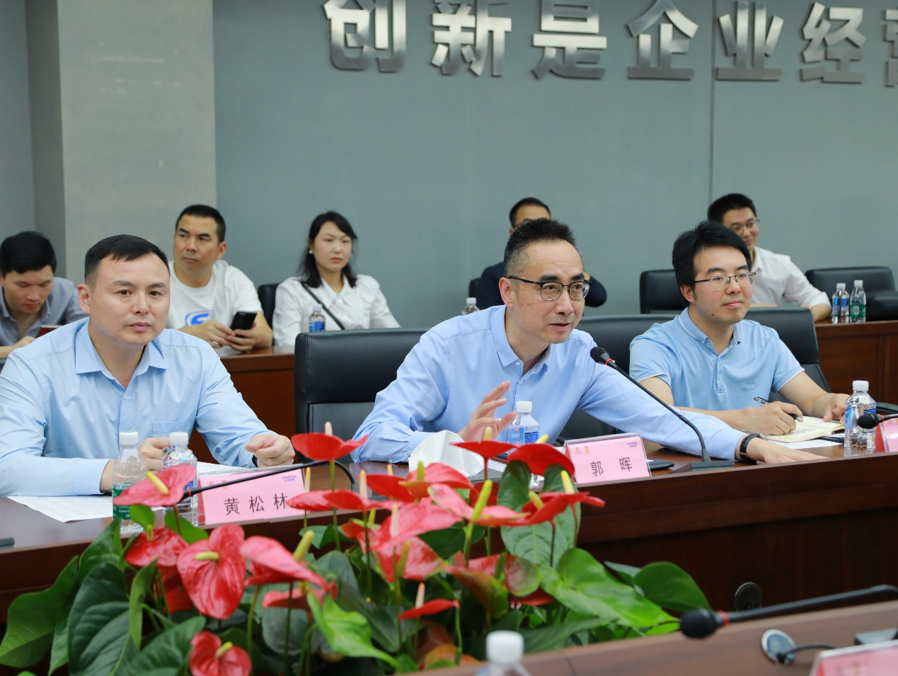 湘潭市工信局带队莅临9001cc金沙以诚为本智能发展智能造作现场观摩互换活动