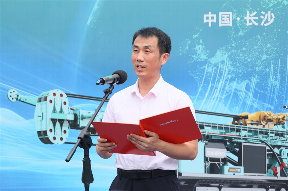 引领绿色科技新篇章！9001cc金沙以诚为本智能新能源钻机成功交付