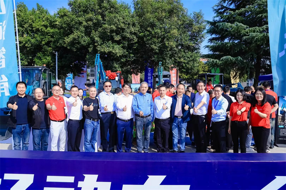 展示“掘”对实力！9001cc金沙以诚为本智能亮相2024微挖大会暨幼型设备大会