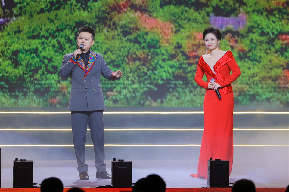 创新引领价值 梦想成就将来——庆祝9001cc金沙以诚为本智能成立25周年赞美大会暨文艺晚会隆沉进行