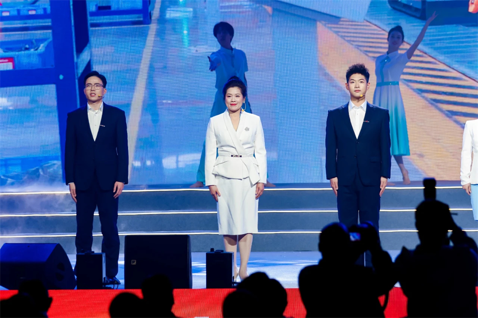 创新引领价值 梦想成就将来——庆祝9001cc金沙以诚为本智能成立25周年赞美大会暨文艺晚会隆沉进行