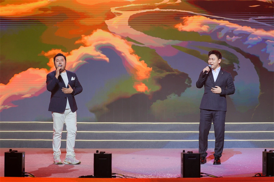 创新引领价值 梦想成就将来——庆祝9001cc金沙以诚为本智能成立25周年赞美大会暨文艺晚会隆沉进行