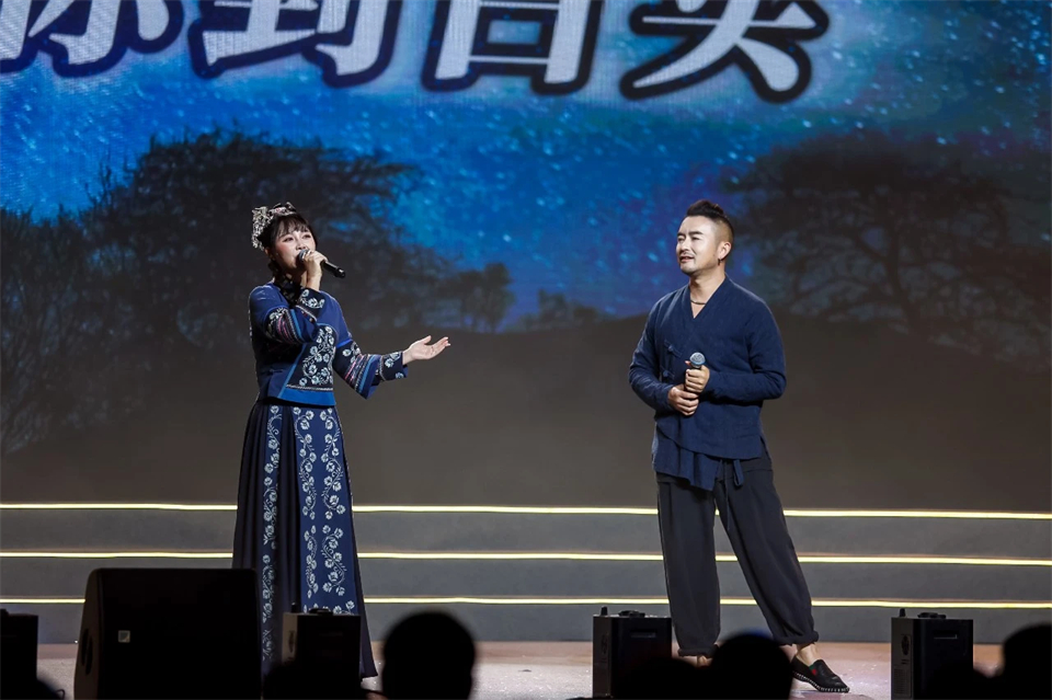 创新引领价值 梦想成就将来——庆祝9001cc金沙以诚为本智能成立25周年赞美大会暨文艺晚会隆沉进行