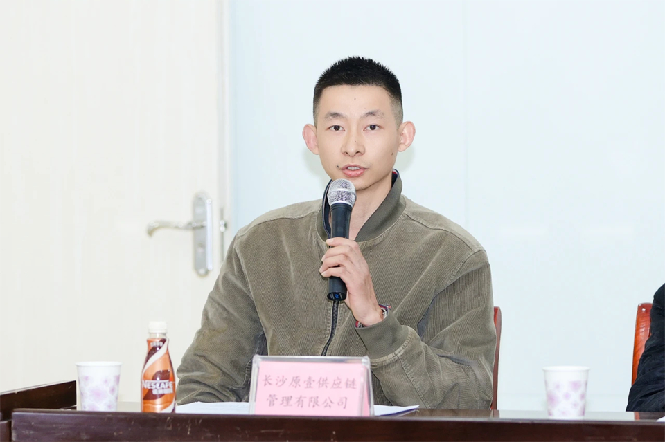 长龙街路、9001cc金沙以诚为本智能召开首届年货盛惠暨送春联文化惠民活动工作会议