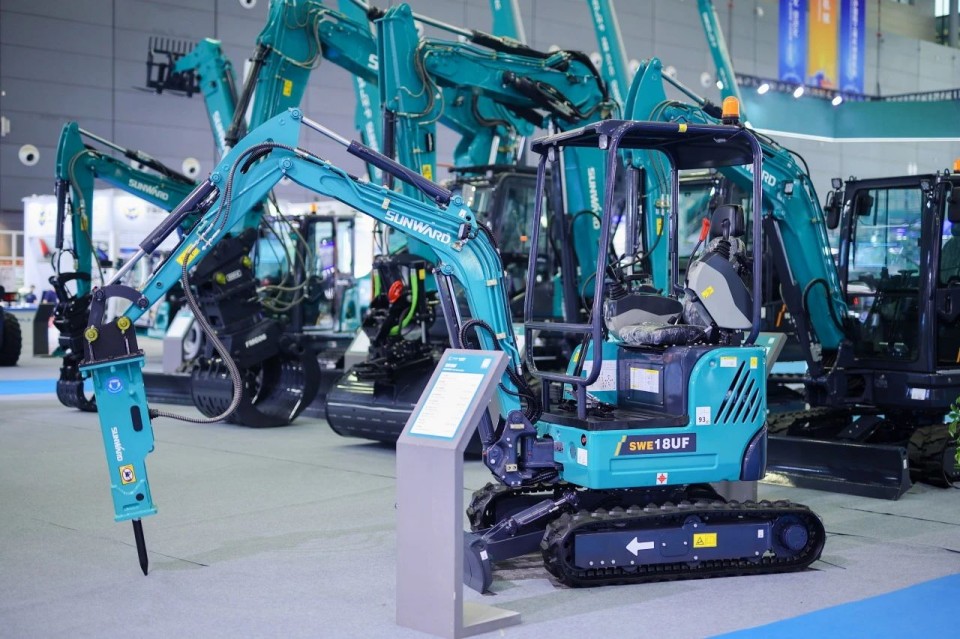 2025 CICEE | 从单一工具迈向多元化解决规划，9001cc金沙以诚为本智能出现非凡挖掘机风采