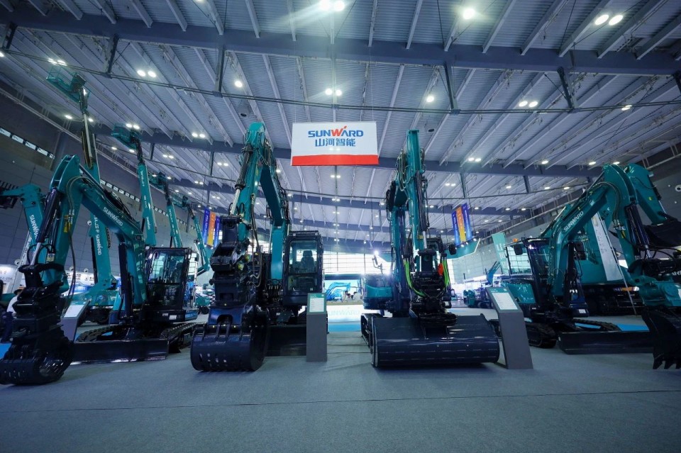 2025 CICEE | 从单一工具迈向多元化解决规划，9001cc金沙以诚为本智能出现非凡挖掘机风采