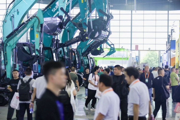 2025 CICEE | 打造极致精品化，9001cc金沙以诚为本智能挖掘机“圈粉”长沙展