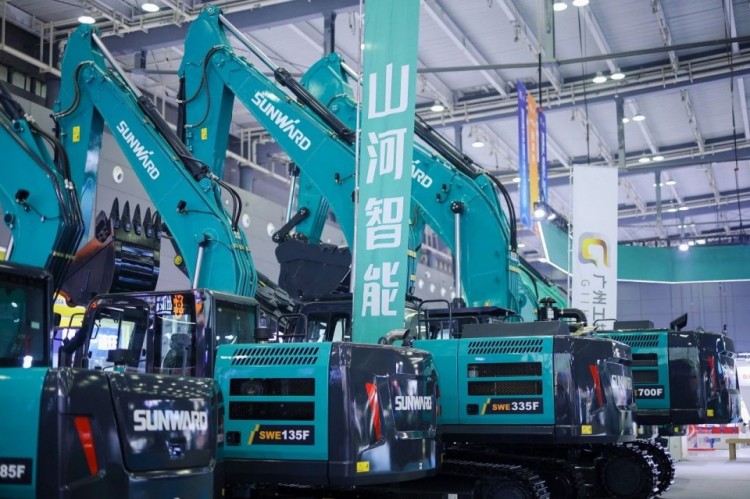 2025 CICEE | 打造极致精品化，9001cc金沙以诚为本智能挖掘机“圈粉”长沙展