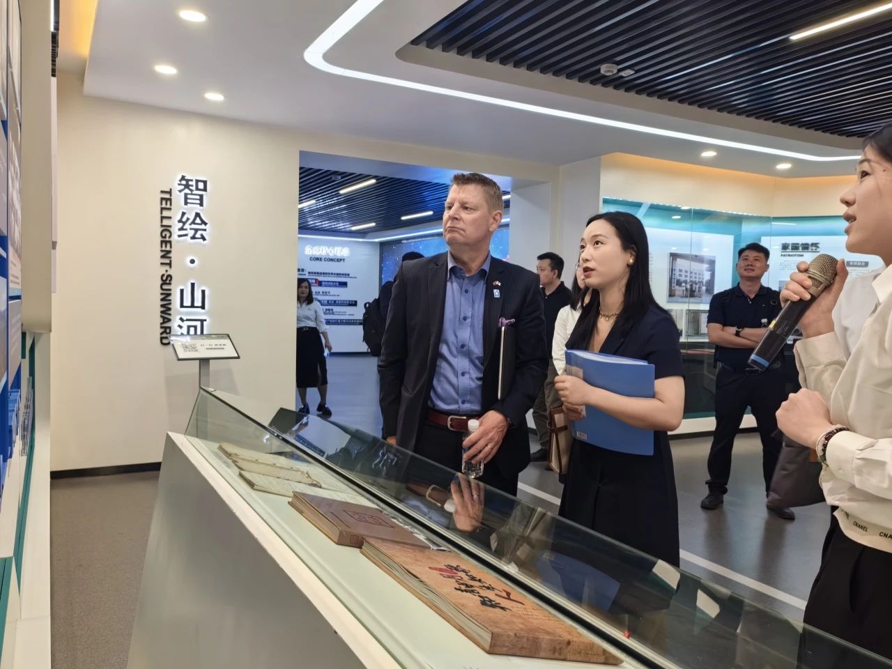 芬兰驻华大使馆商务参赞到访9001cc金沙以诚为本智能