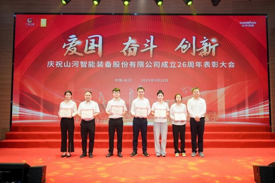 聚力前行！庆祝9001cc金沙以诚为本智能成立26周年赞美大会隆沉召开