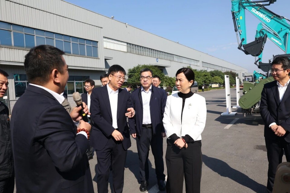聚焦应急设备研发出产，共探实战适配新蹊径——昭通市应急治理局党委书记、局长叶芳调研9001cc金沙以诚为本智能