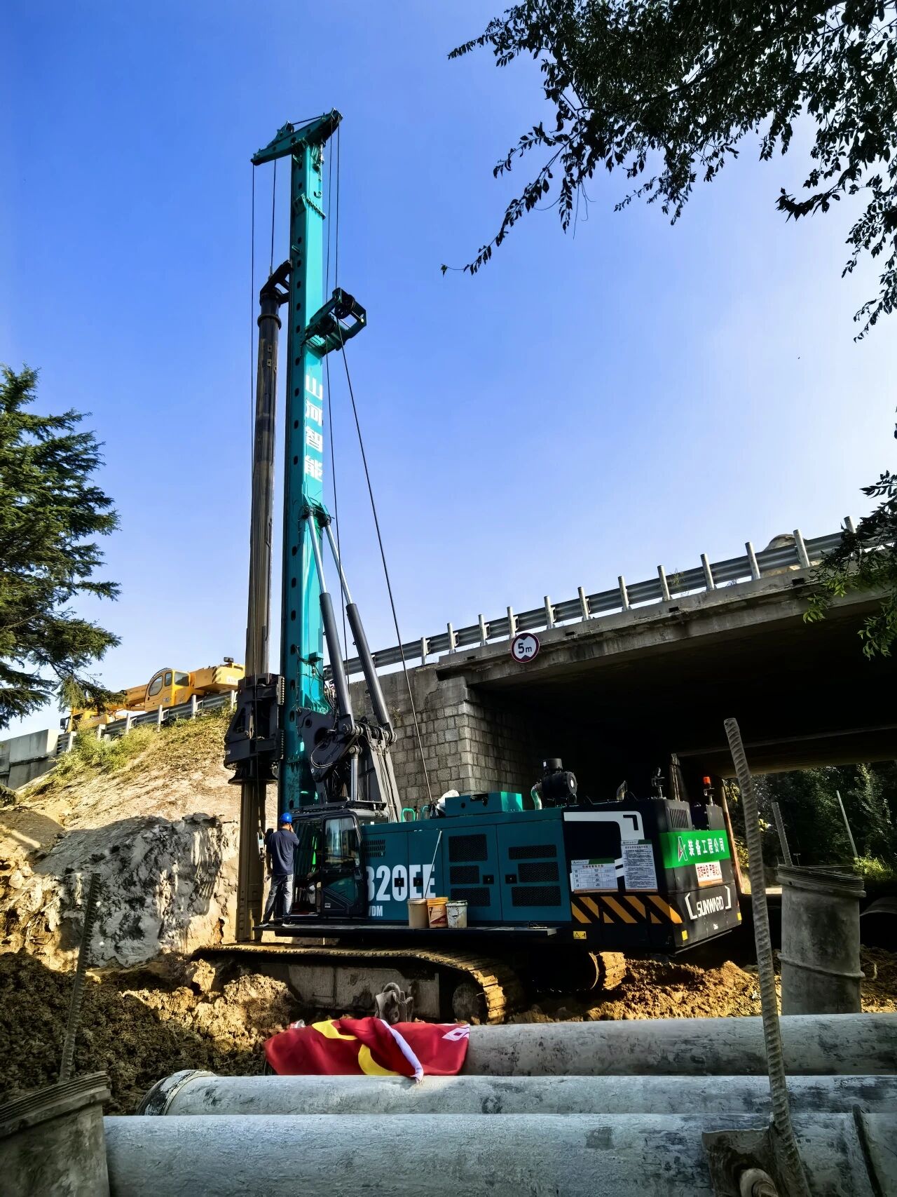 9001cc金沙以诚为本智能增程式电动旋挖钻机助力山东高速建设，绿色施工功效显著