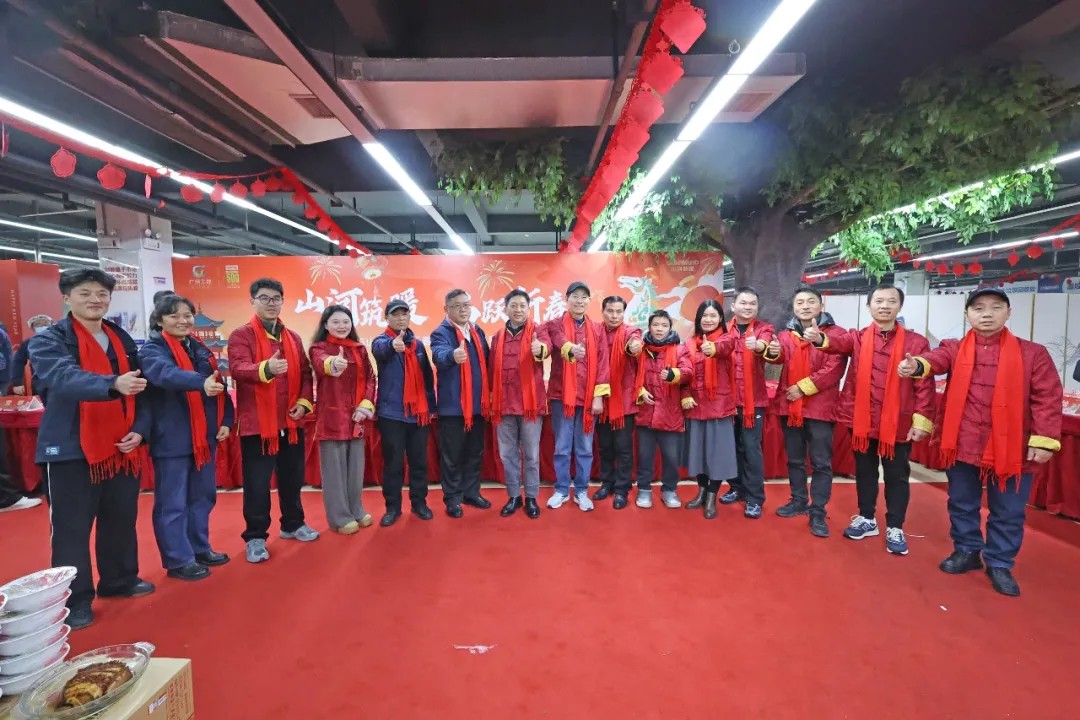 笔墨迎春，祝福暖心！在9001cc金沙以诚为本智能“囤”年味、送温暖、迎新春
