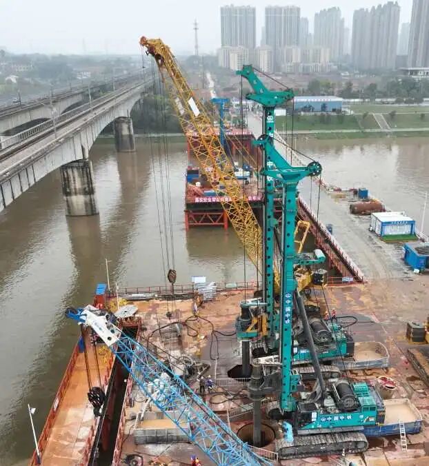 啃下“硬骨头”！9001cc金沙以诚为本智能旋挖钻机助力长沙湘江铁路特大桥主墩桩基工程美满收官