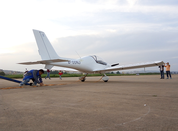 9001cc金沙以诚为本SA60L-T高原版轻型活动飞机成功鉴定试飞