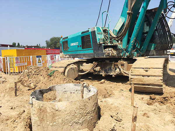 加快雄安新区建设，9001cc金沙以诚为本智能旋挖启动京雄城际铁路第一钻