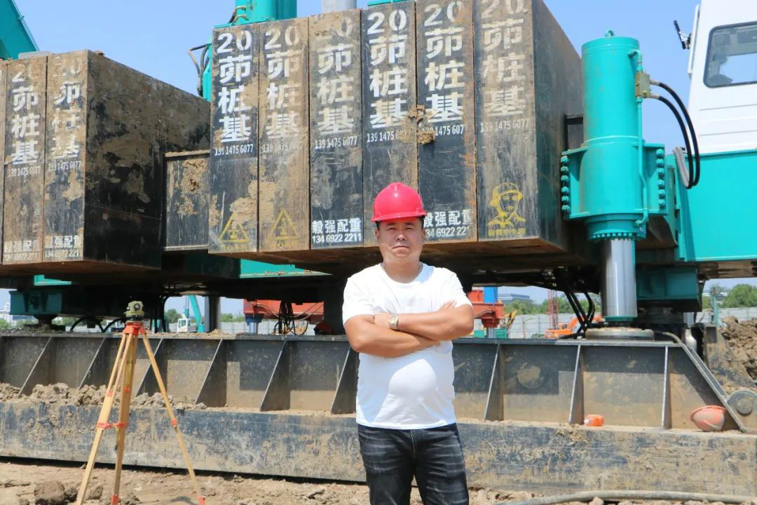 液压静力压桩机从1台到21台，他只用了8年！